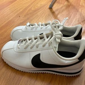 NIKE- Cortez (black & white)